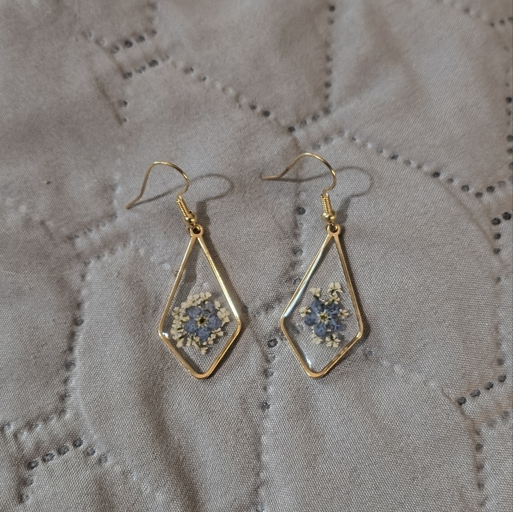 Boho Blue Floral Resin Dangle Earrings - Picture 2 of 3